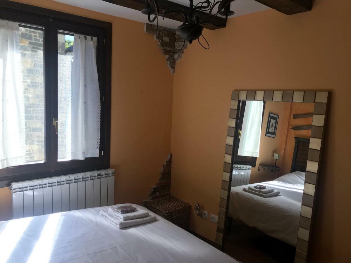 Lucia Apartament *
